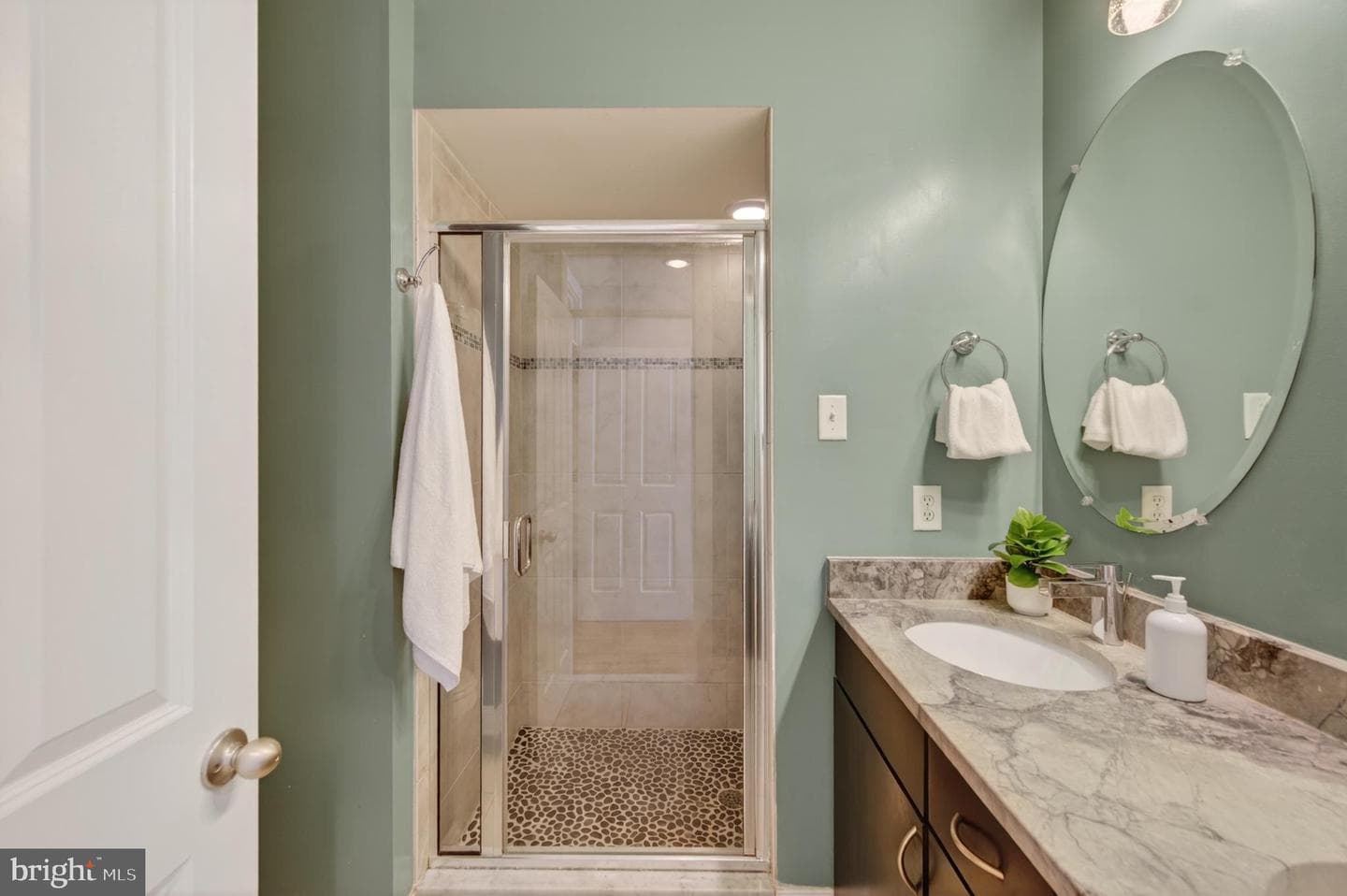 1004 Baylis Street photo 30
