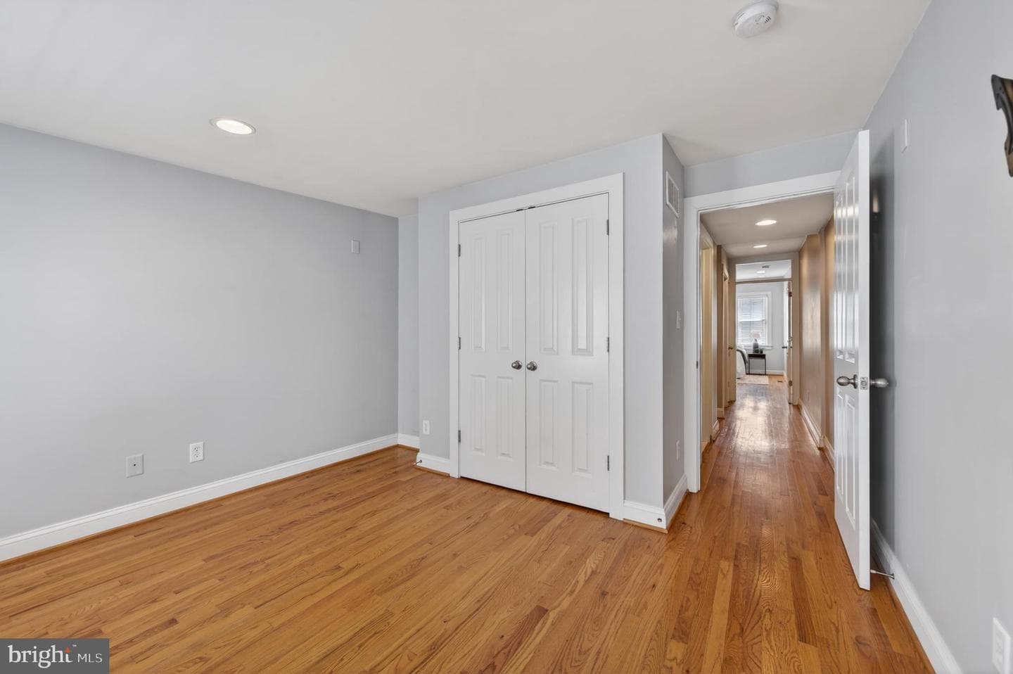 1004 Baylis Street photo 32