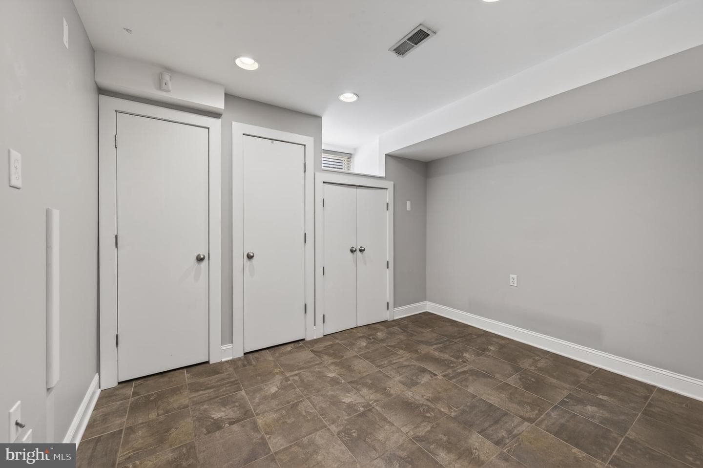 1004 Baylis Street photo 39