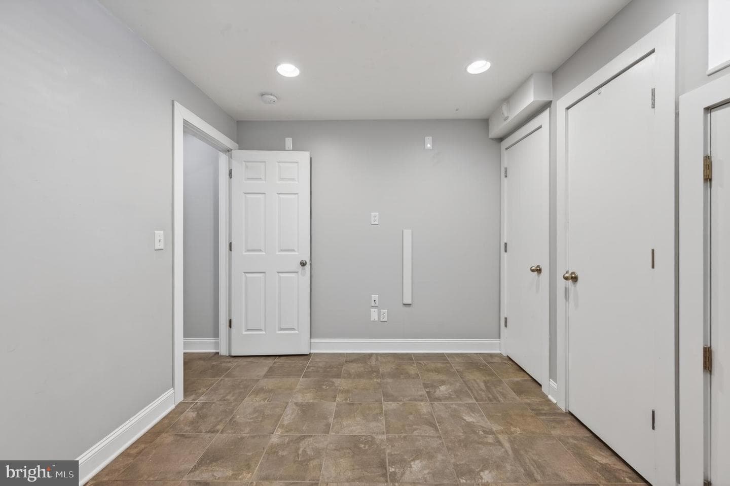 1004 Baylis Street photo 41