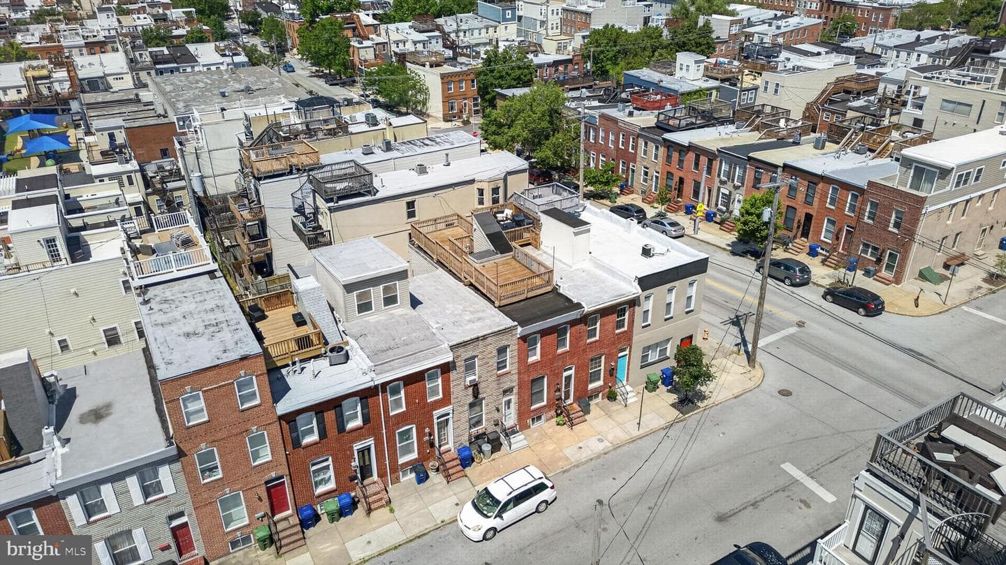1004 Baylis Street photo 5