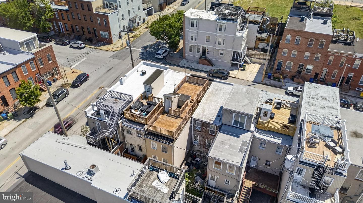 1004 Baylis Street photo 50
