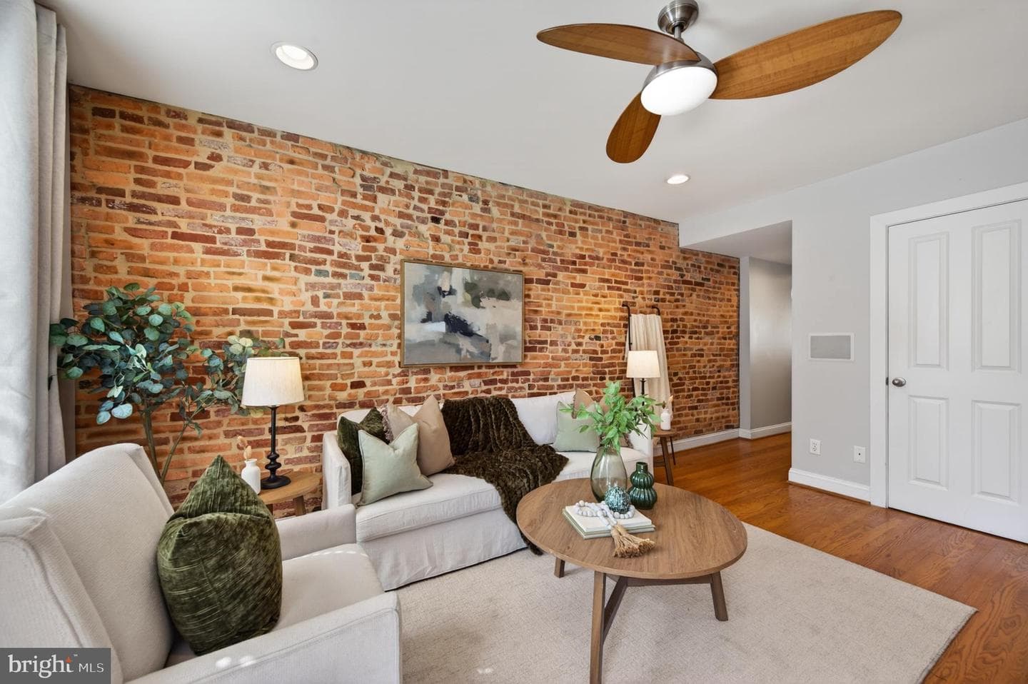 1004 Baylis Street photo 7