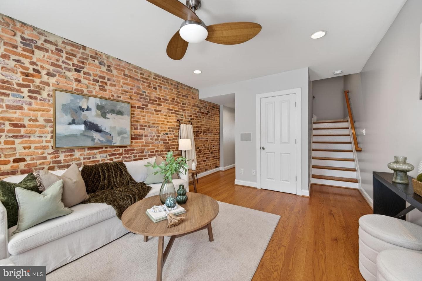 1004 Baylis Street photo 8