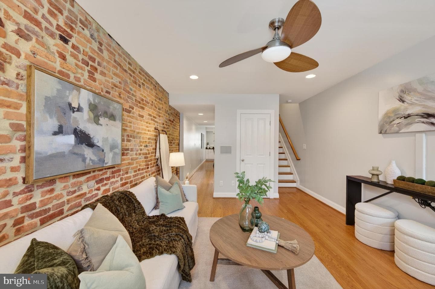 1004 Baylis Street photo 9