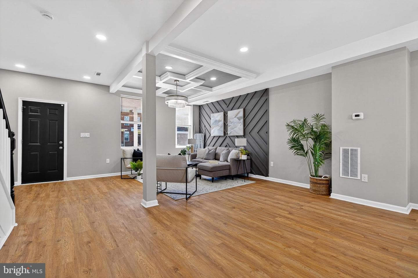 3720 W Garrison Ave photo 2