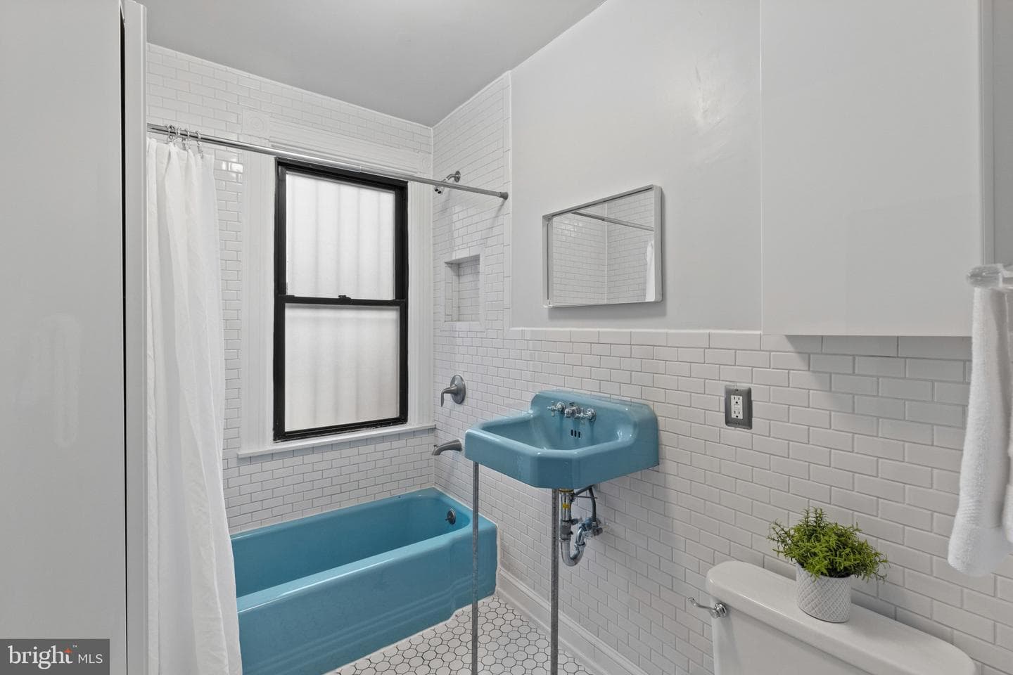 608 Reservoir Street photo 48