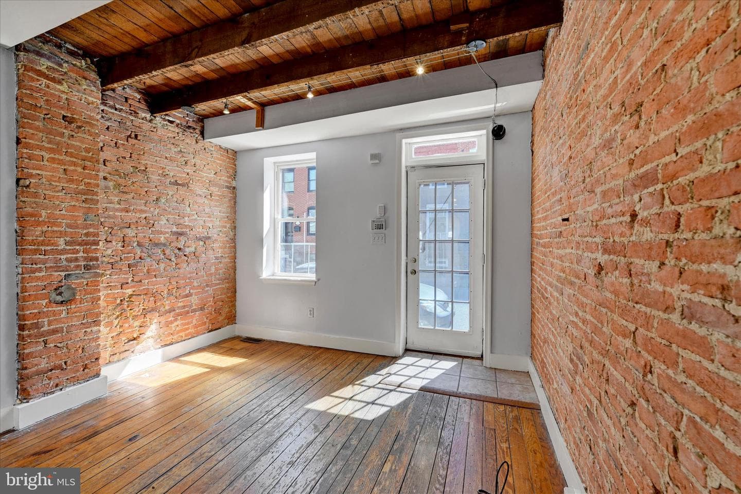 1610 Marshall Street photo 3