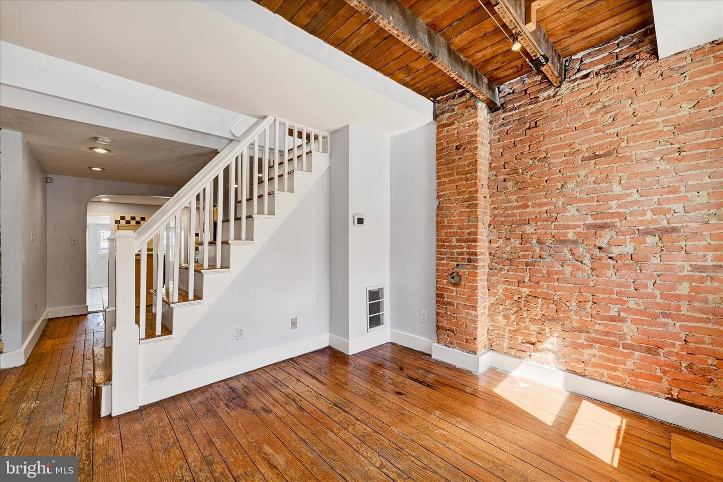 1610 Marshall Street photo 4