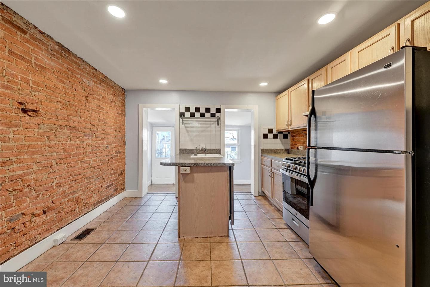 1610 Marshall Street photo 8