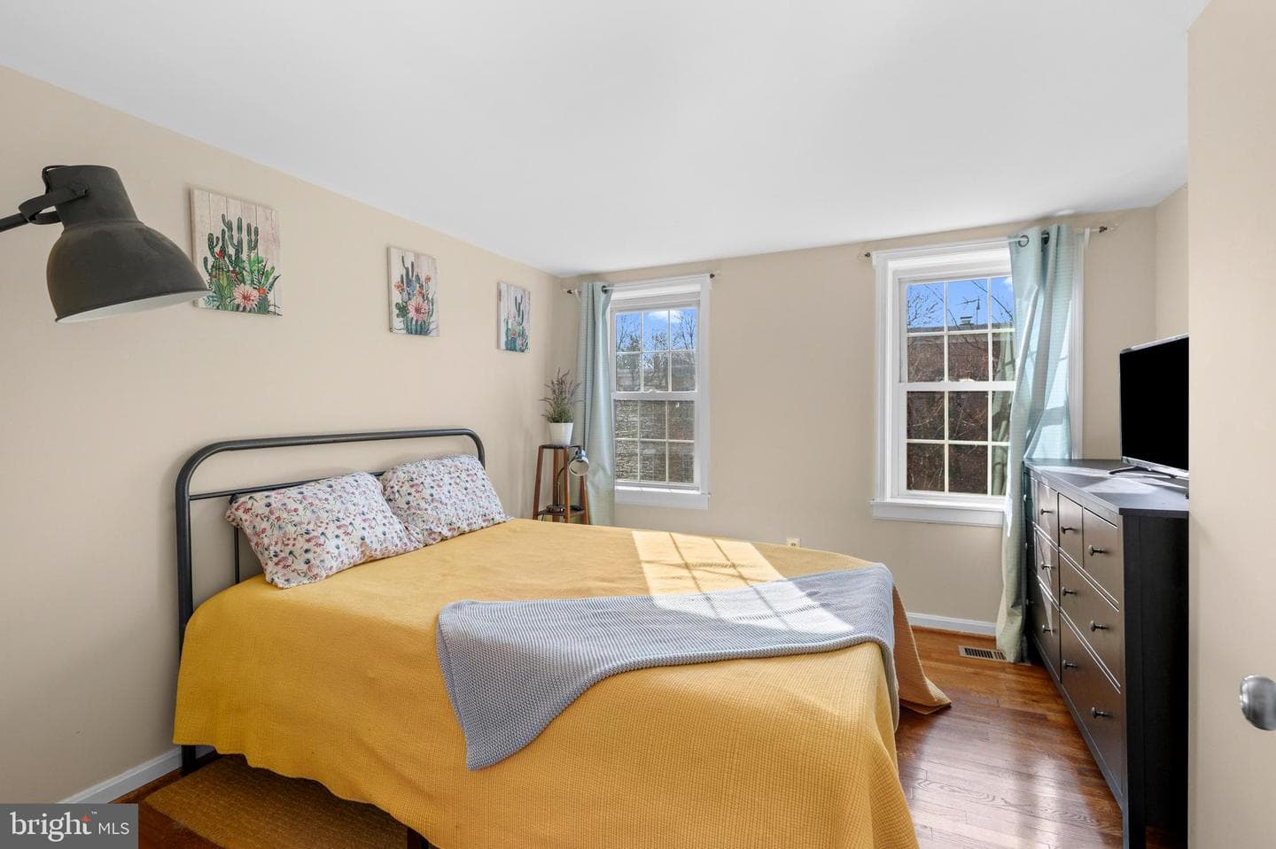 1048 W Barre Street photo 12