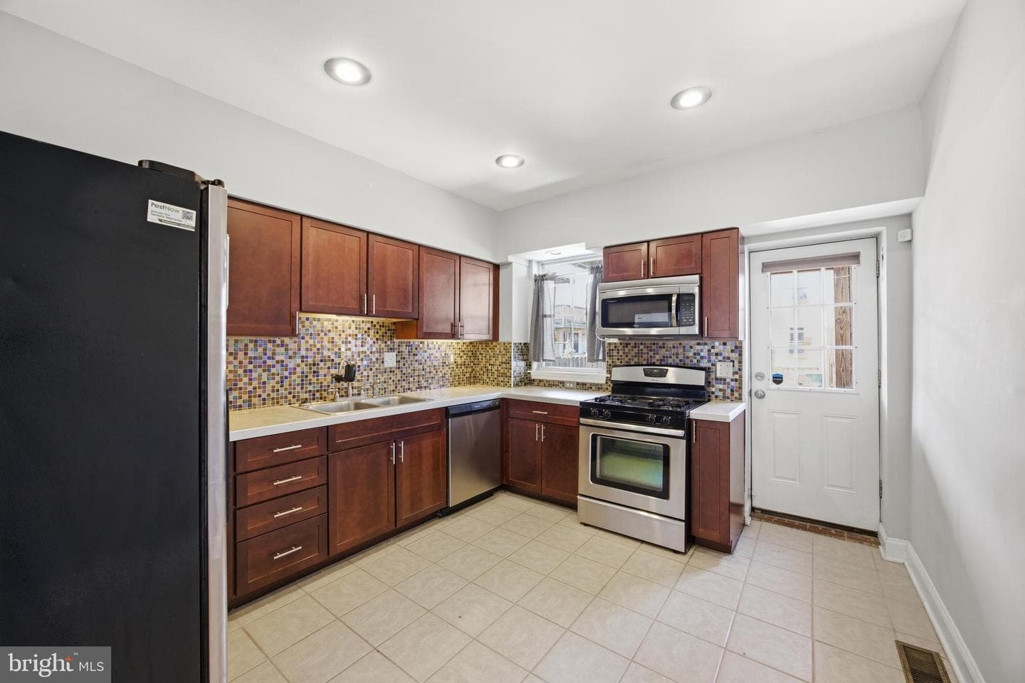 122 Ellwood Avenue photo 8