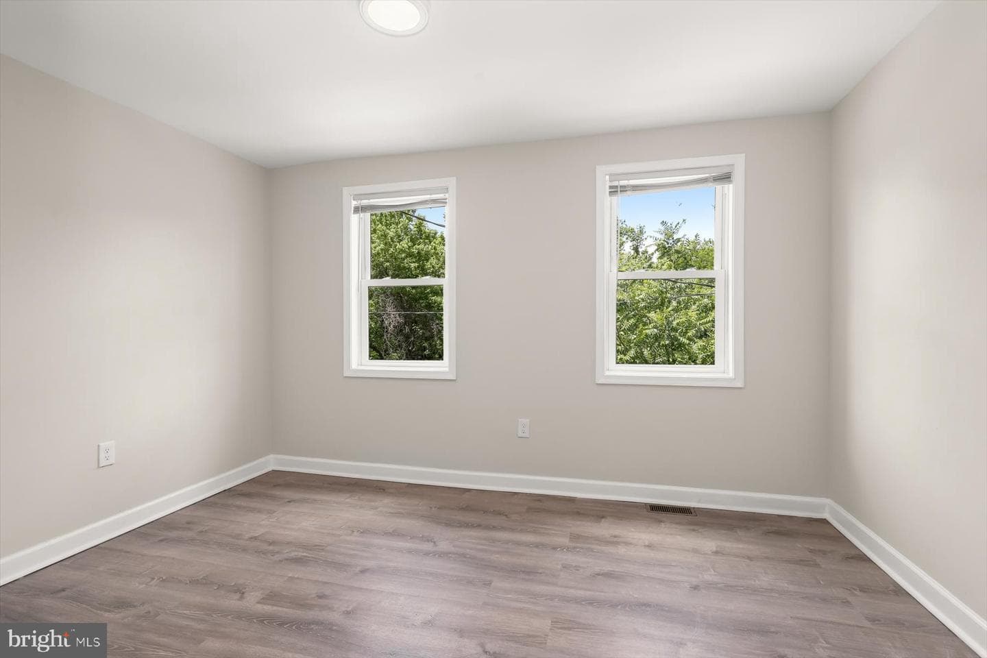 1044 Ellicott Driveway photo 10