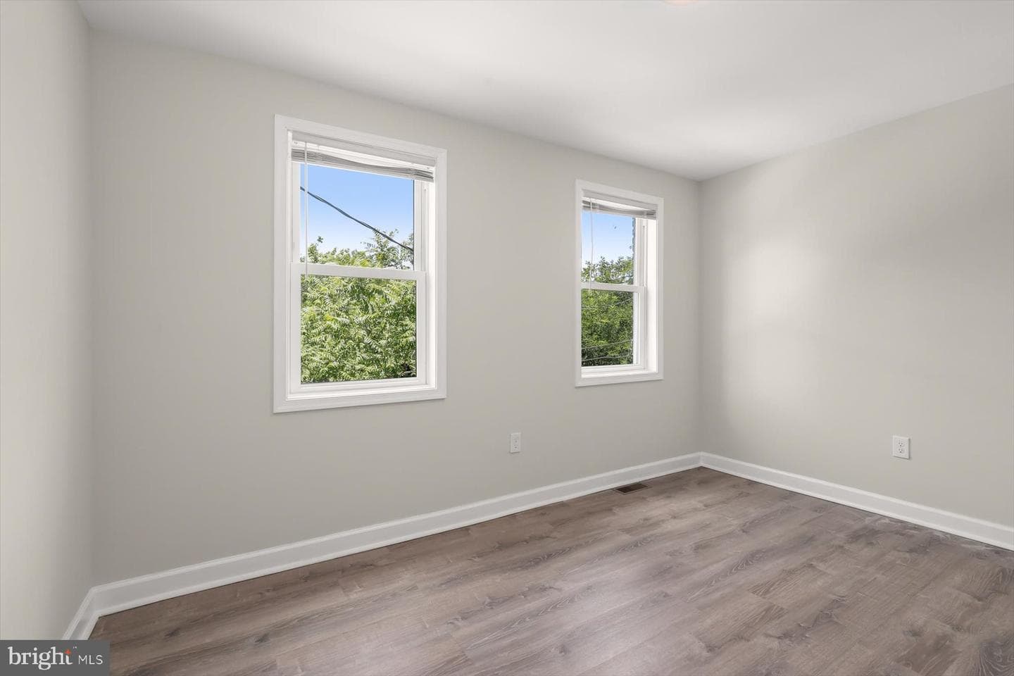 1044 Ellicott Driveway photo 11