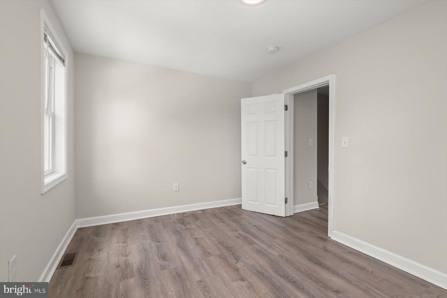 1044 Ellicott Driveway photo 12