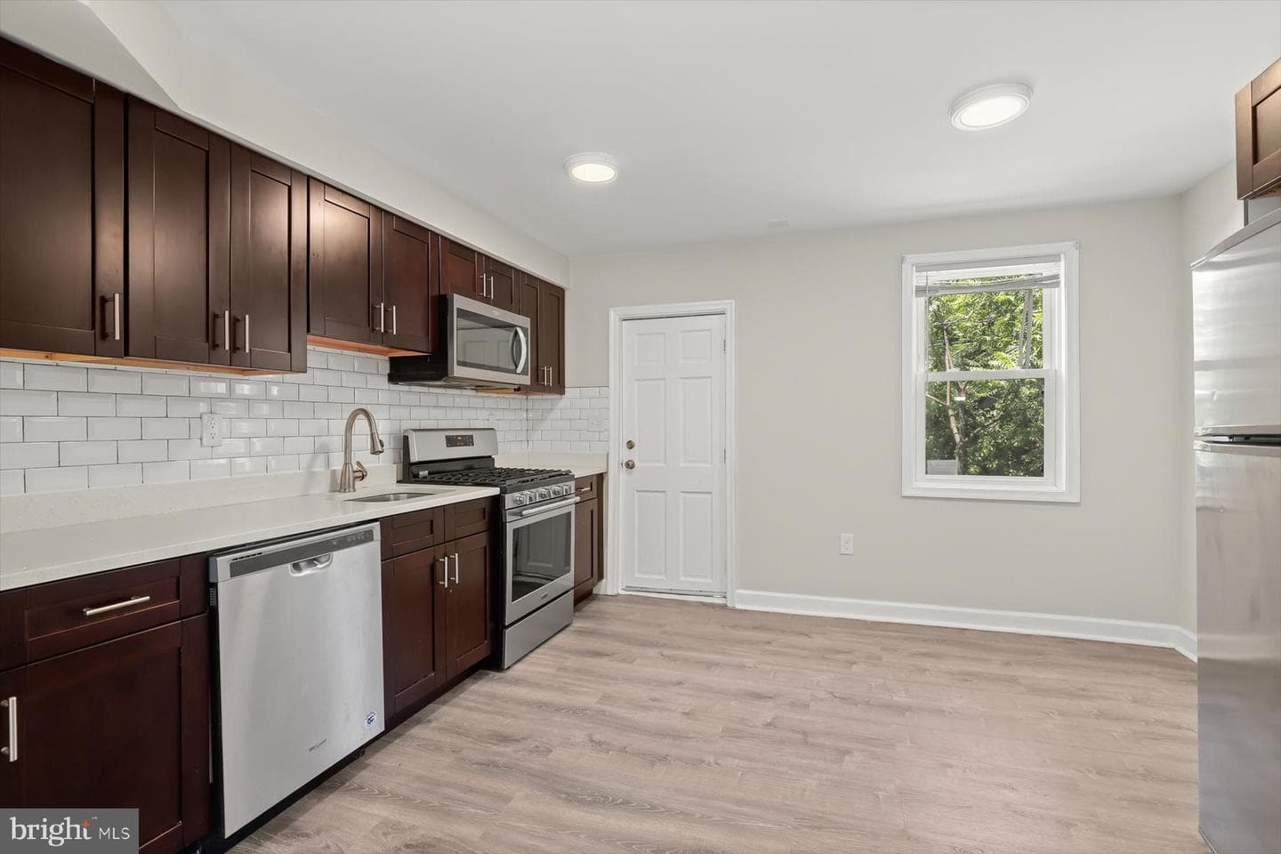 1044 Ellicott Driveway photo 5