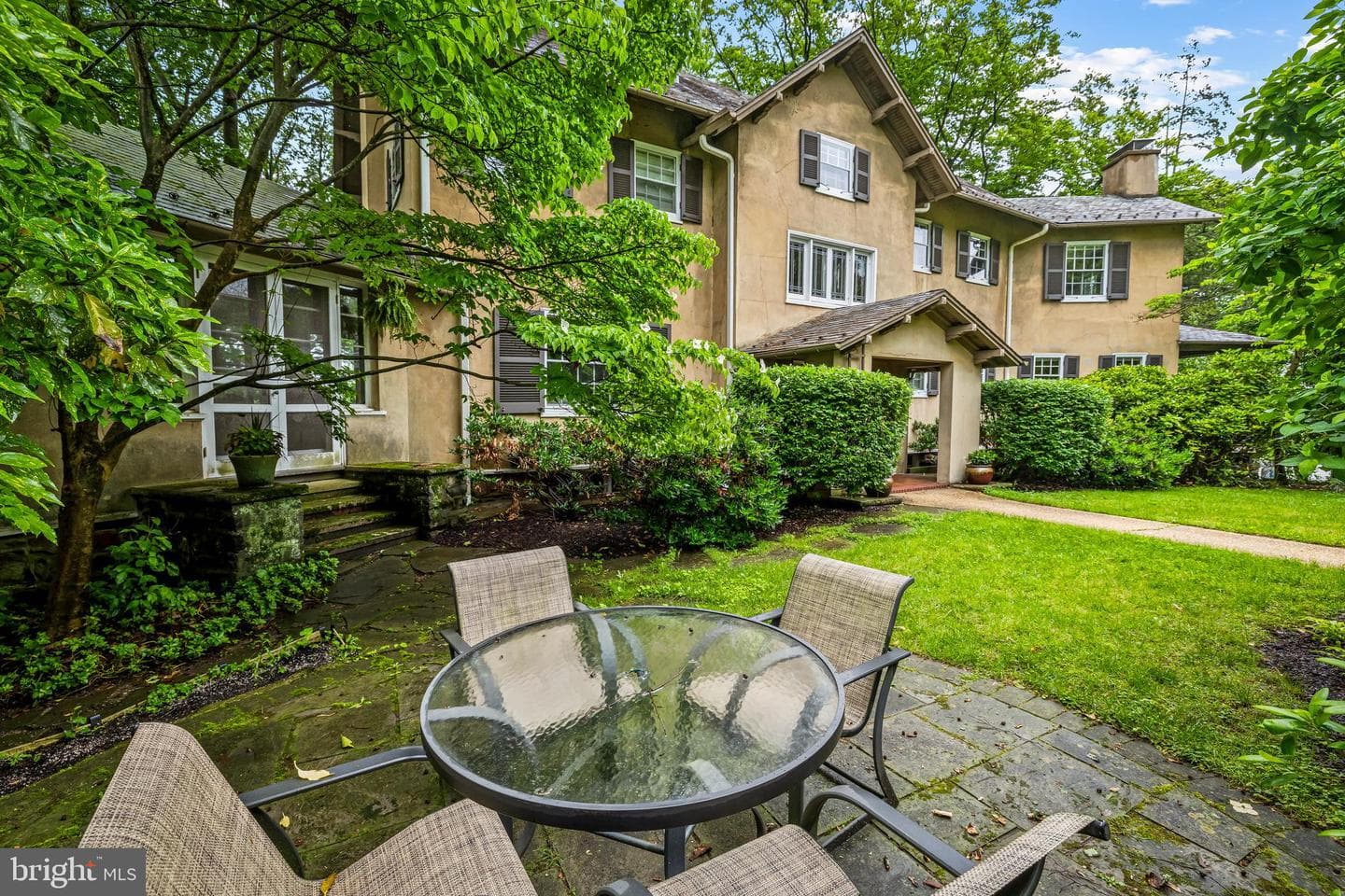 222 Longwood Road photo 4