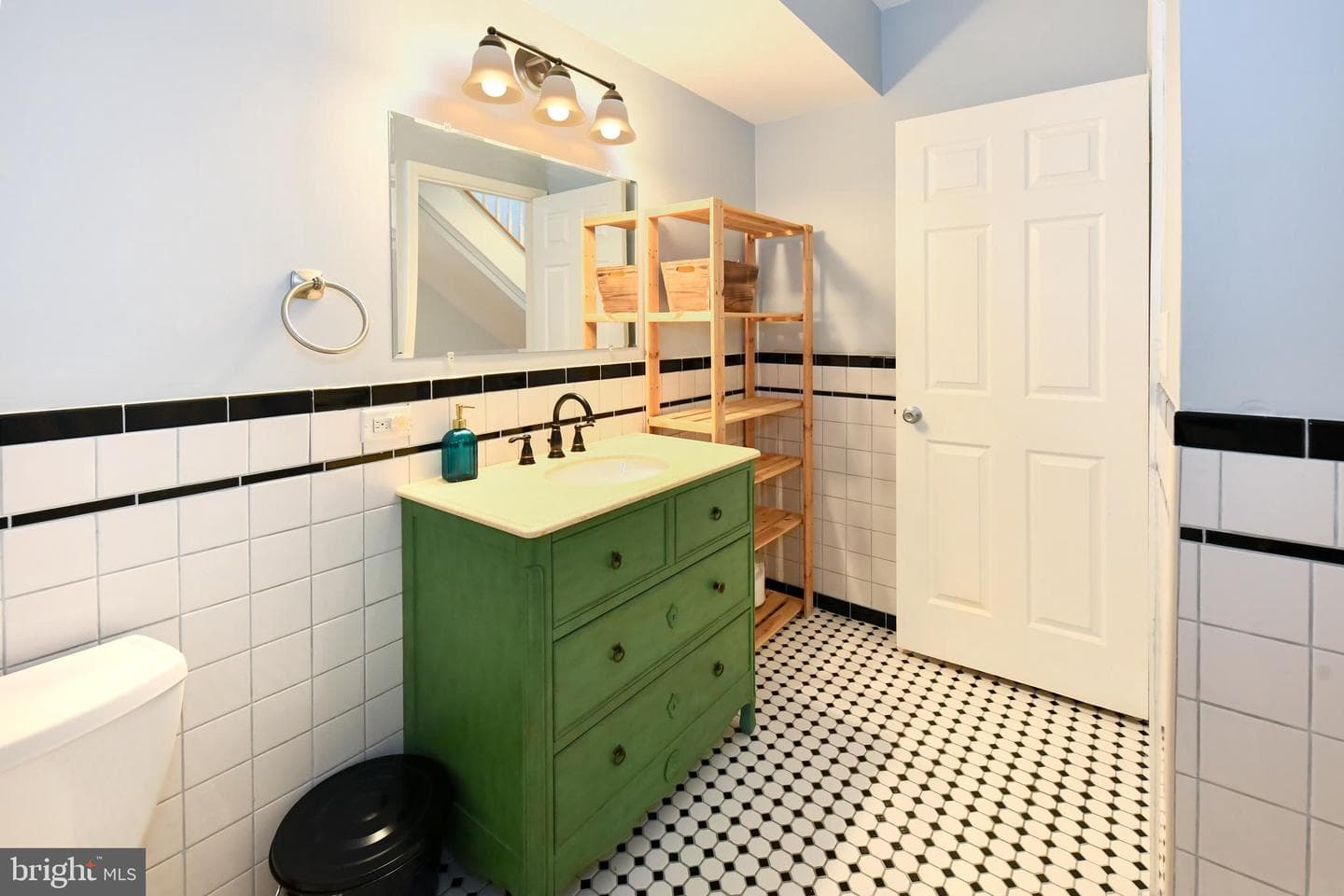 1436 N Bond Street photo 21