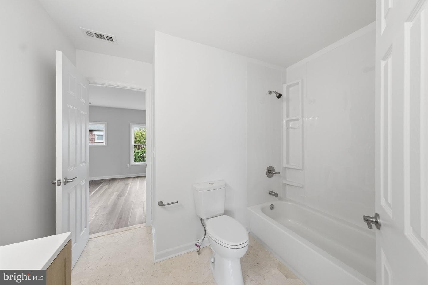 207 Roundhouse Court photo 13