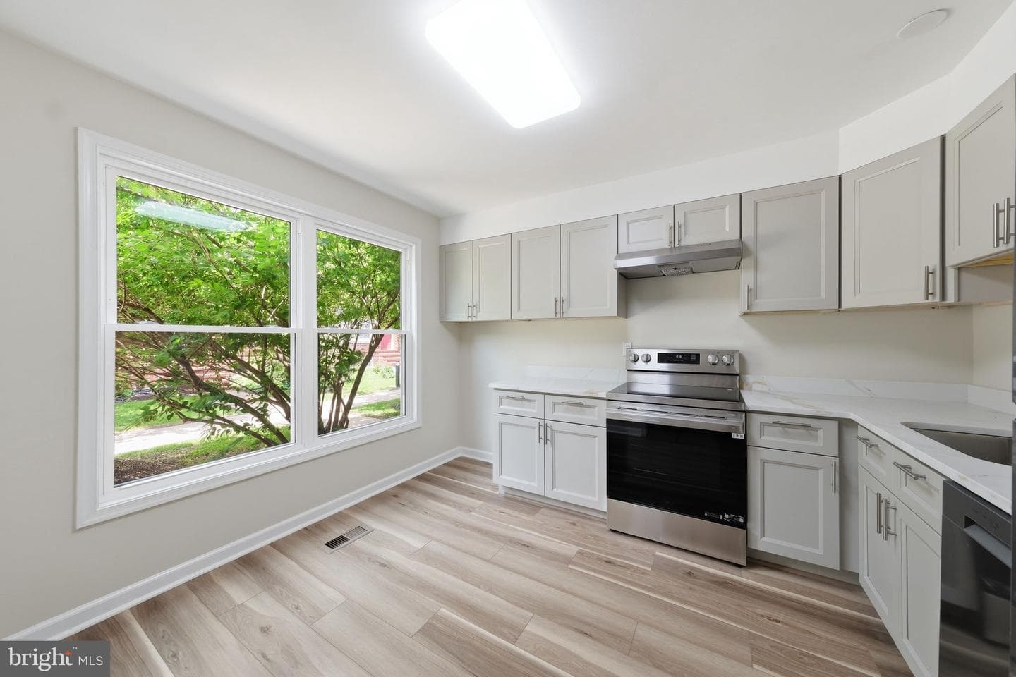 207 Roundhouse Court photo 3