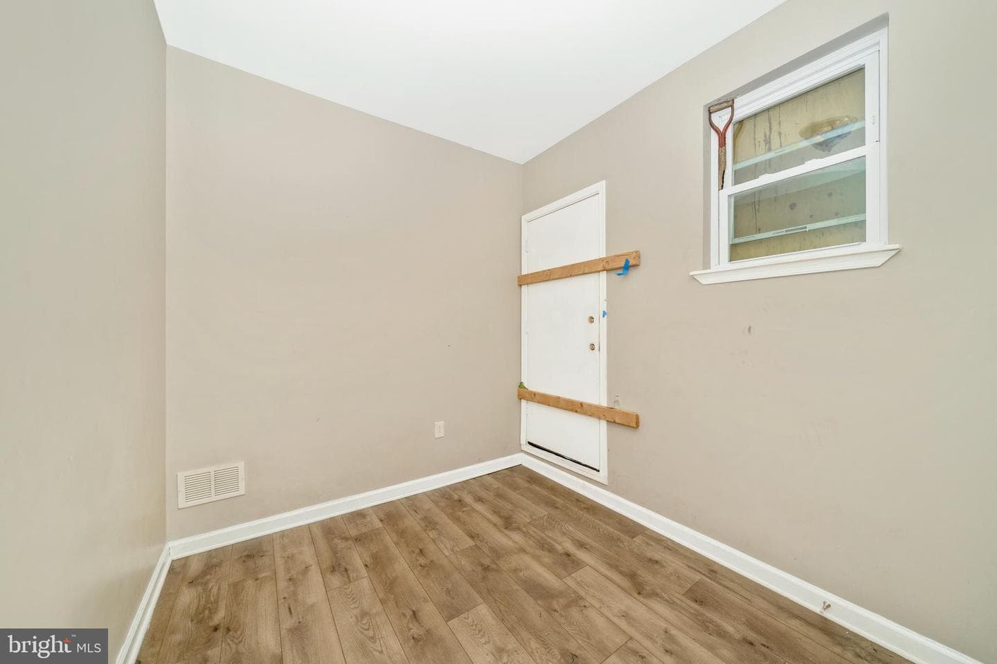 1014 W Lanvale Street photo 12