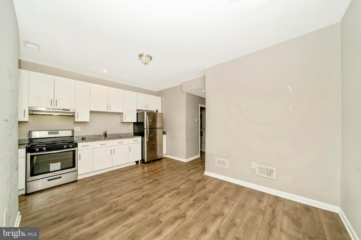 1014 W Lanvale Street photo 19