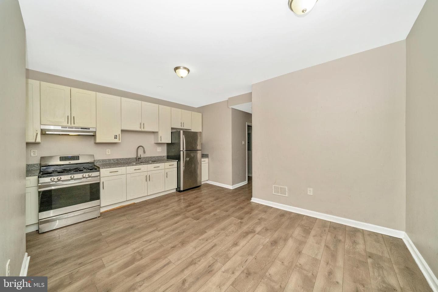 1014 W Lanvale Street photo 3