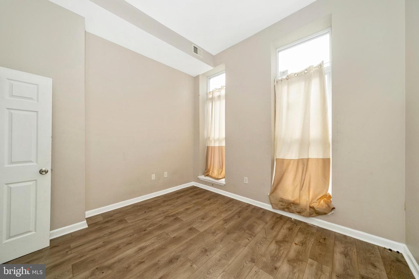1014 W Lanvale Street photo 6
