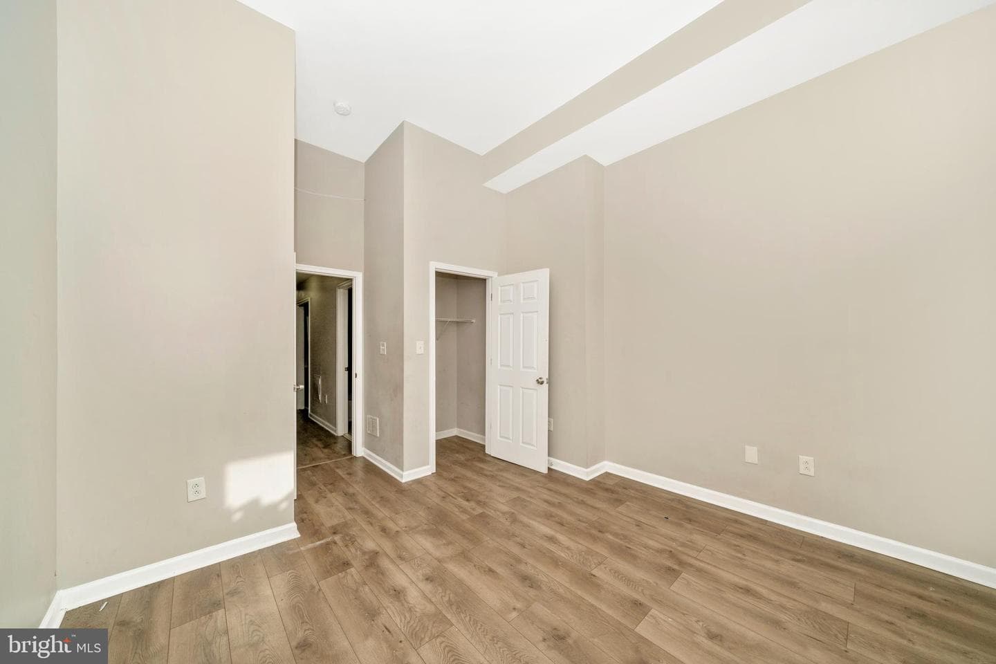 1014 W Lanvale Street photo 9