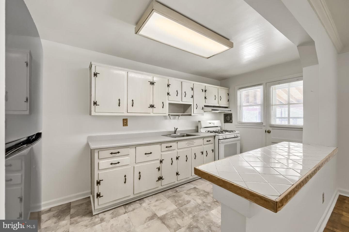 802 Umbra Street photo 7