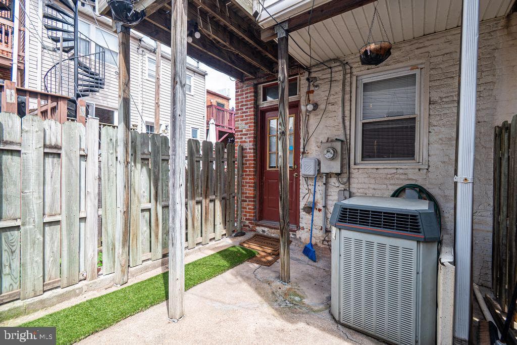 601 Harvey Street photo 12