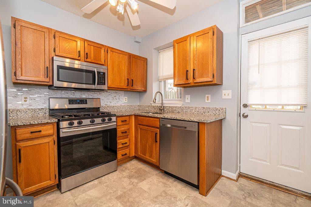 601 Harvey Street photo 6