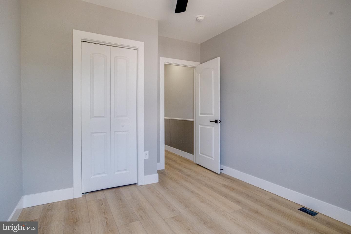 2842 Mayfield Avenue photo 31