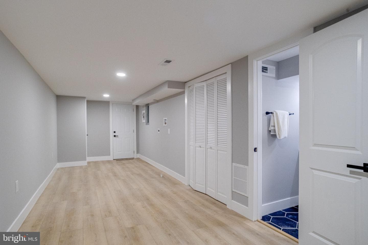 2842 Mayfield Avenue photo 35