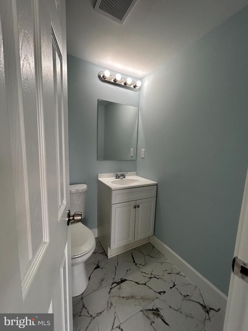 2033 N Fulton photo 18