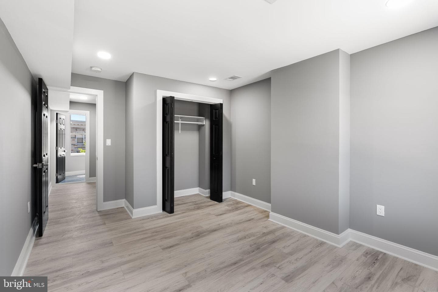 1807 Hollins Street photo 19