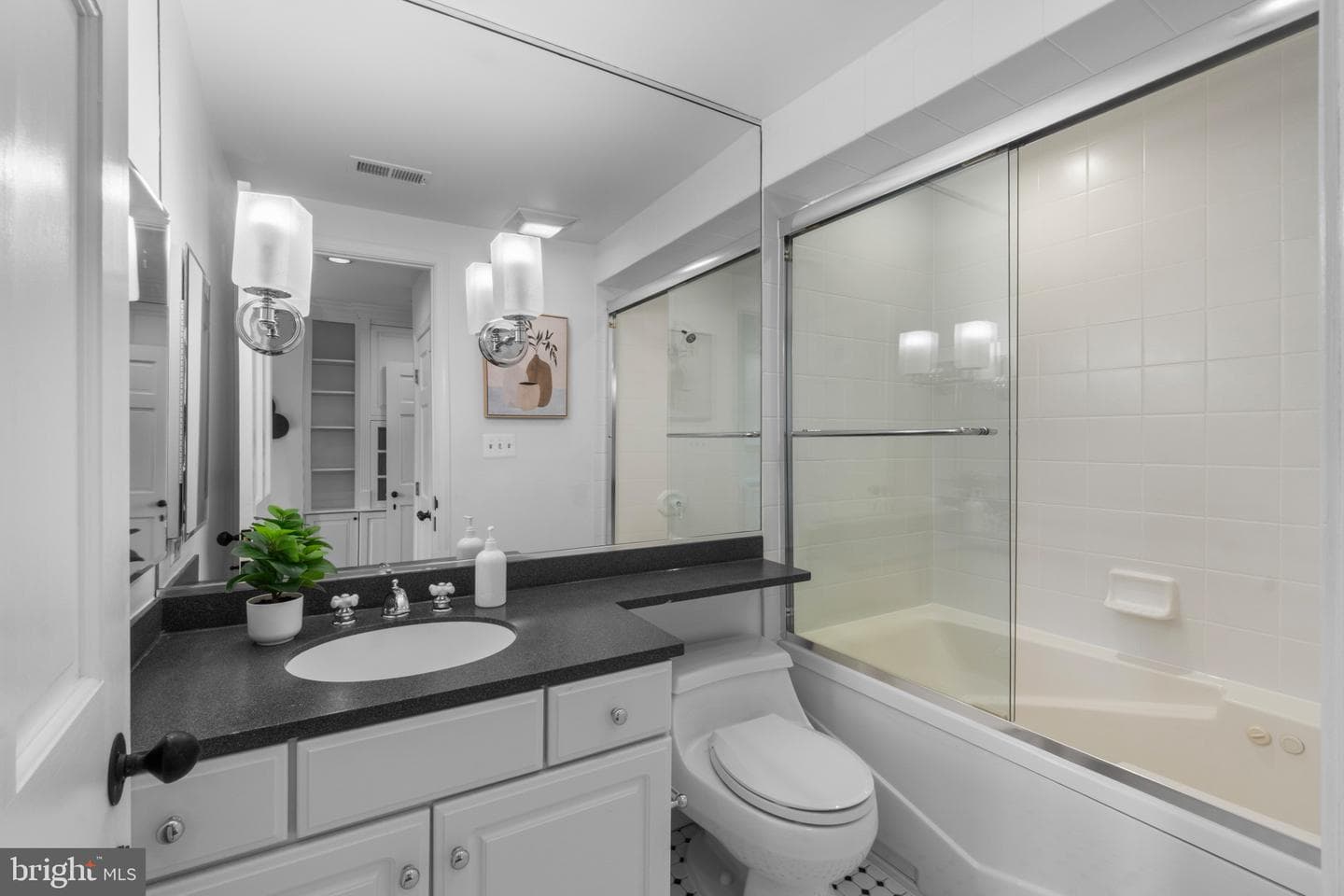 832 William Street photo 26