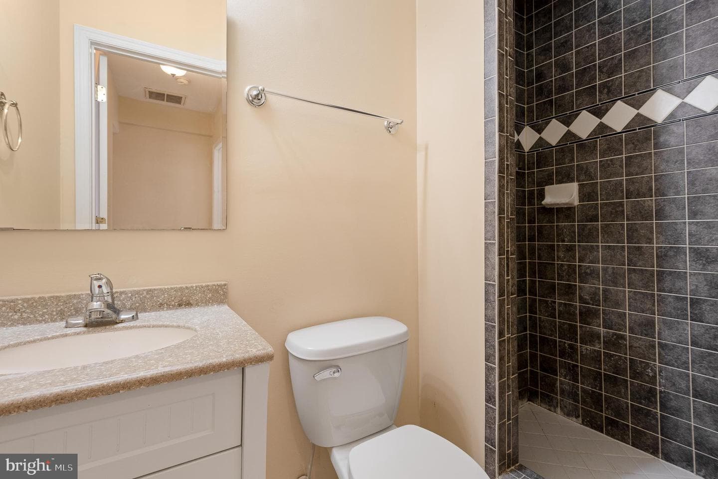 1123 W Lombard Street photo 27