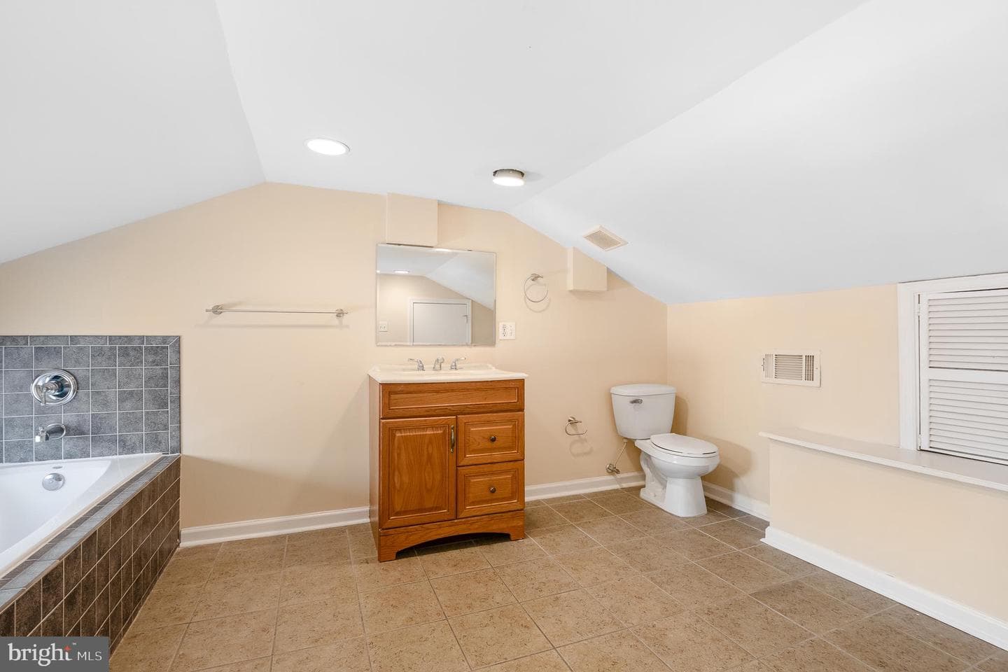 1123 W Lombard Street photo 32