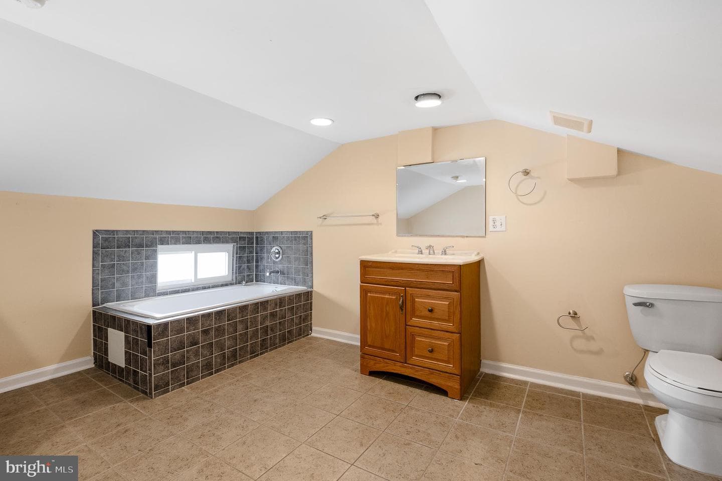 1123 W Lombard Street photo 34