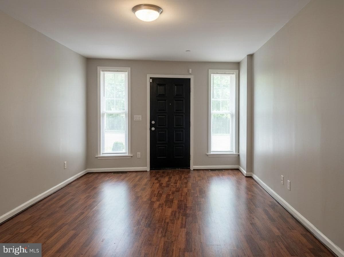 2410 E Fayette Street photo 3