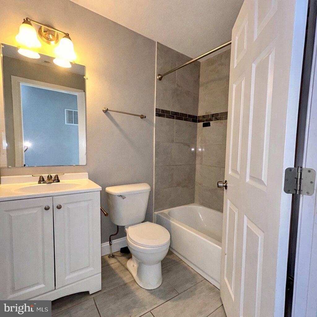 4207 Arizona Avenue photo 16