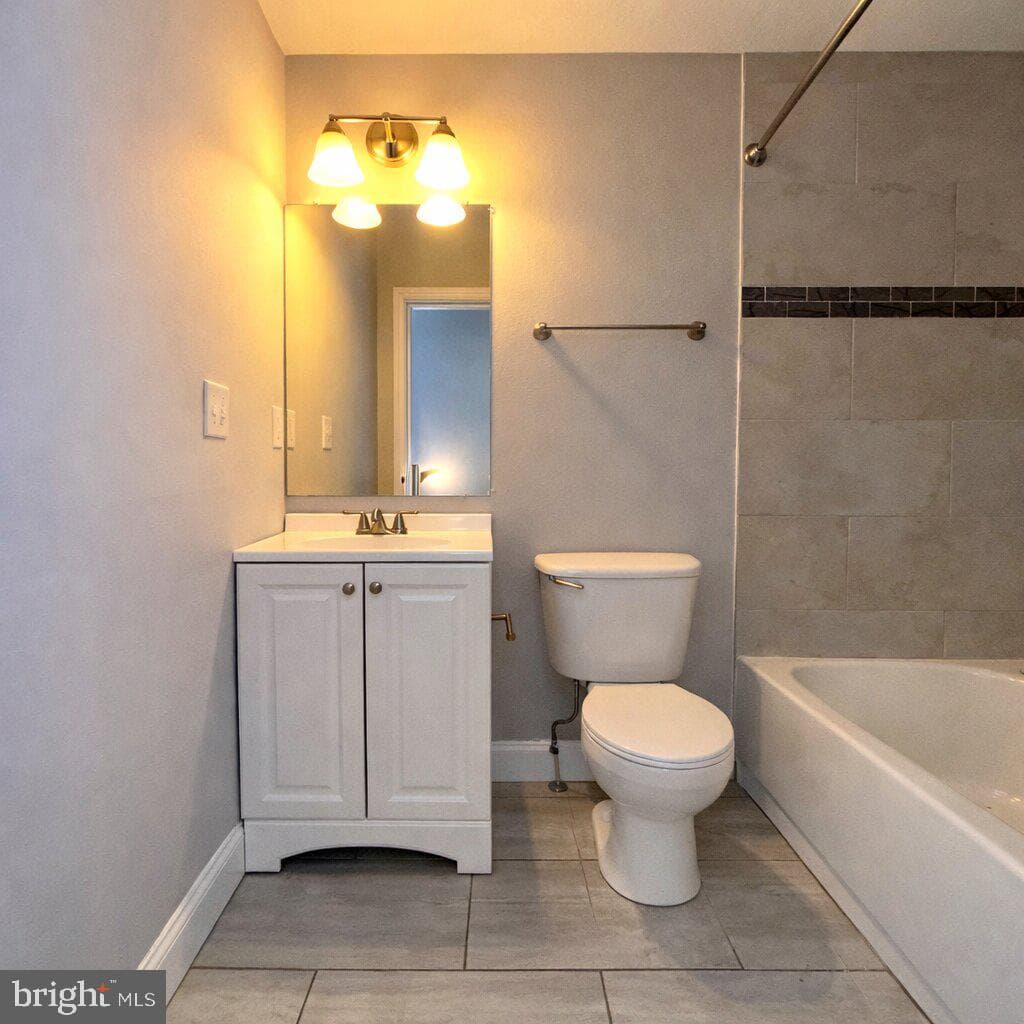 4207 Arizona Avenue photo 17