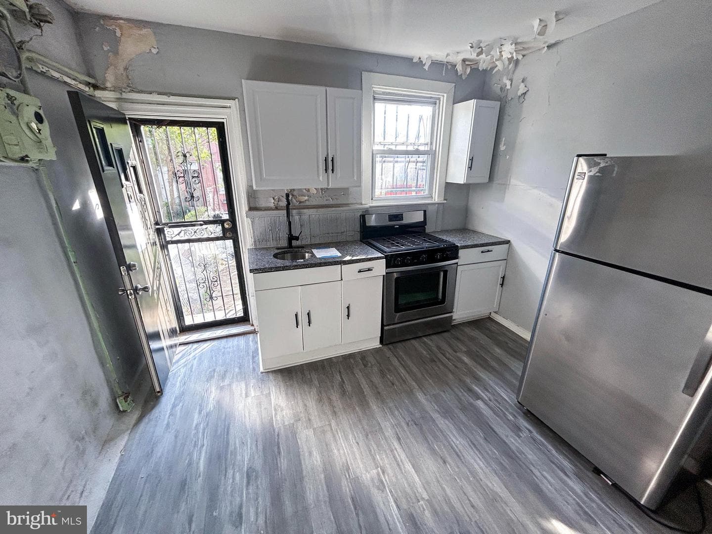 1531 N Woodyear Street photo 6