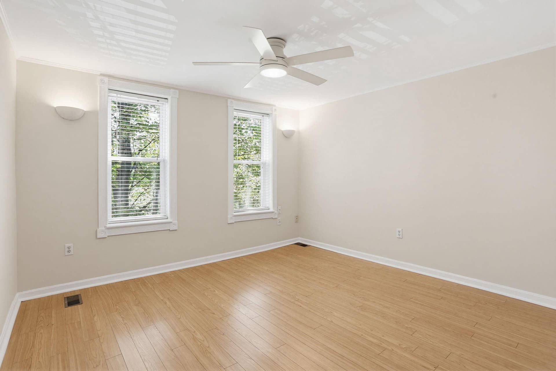 2116 Bank Street photo 20