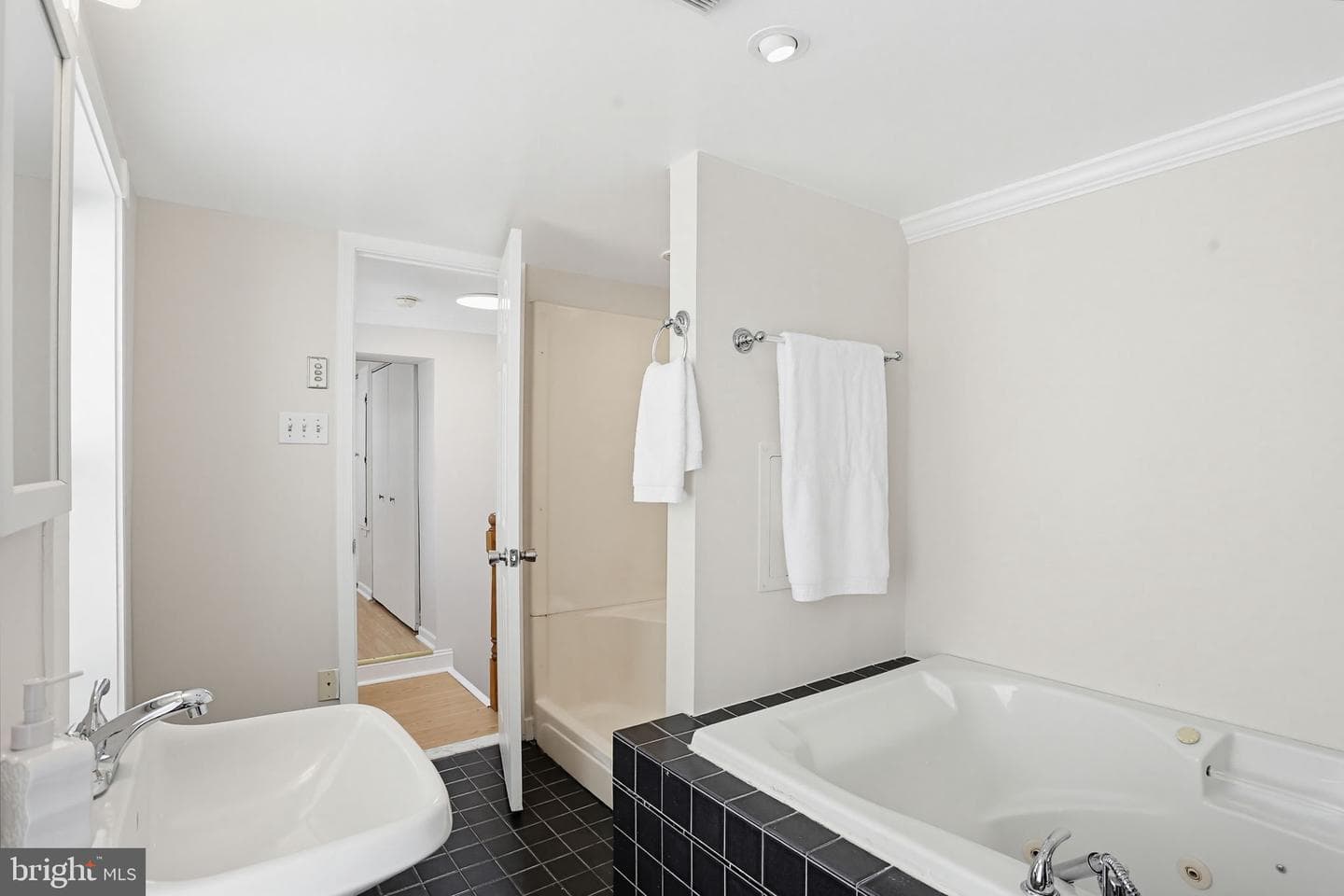 2116 Bank Street photo 33