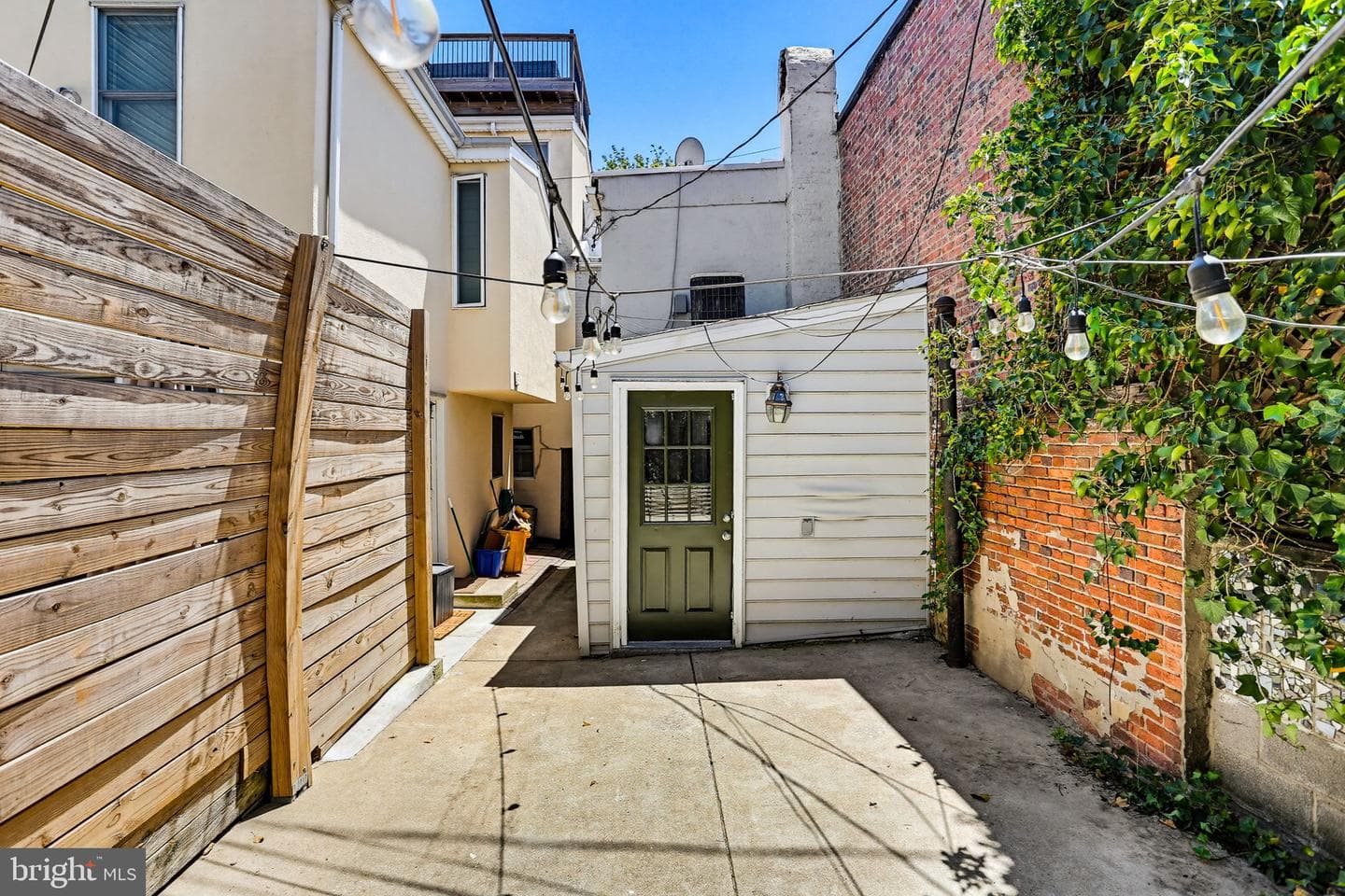 2116 Bank Street photo 38