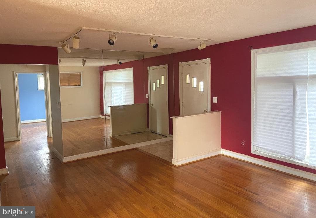 4110 N Rogers Avenue photo 7