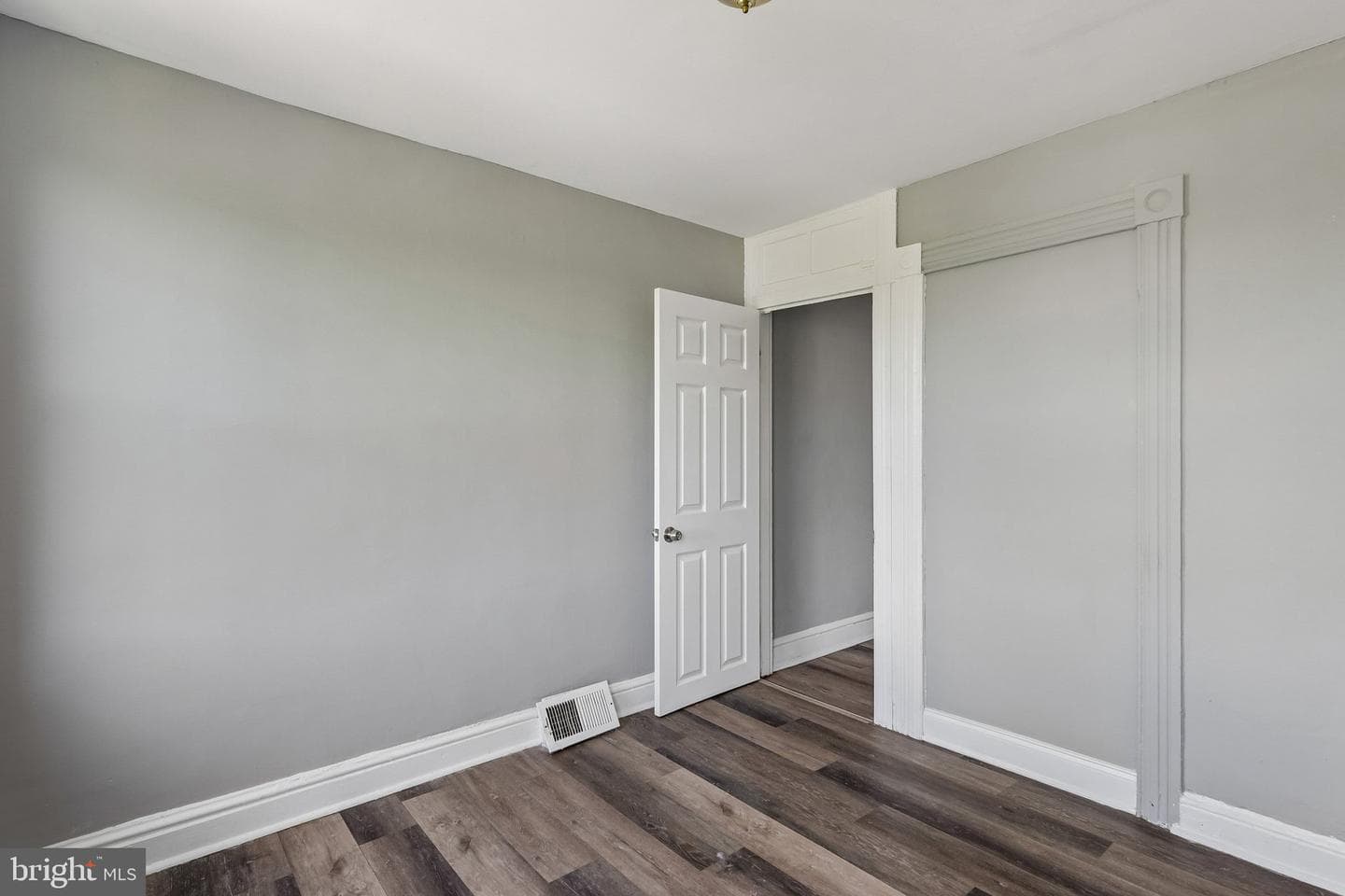 2304 E Lafayette Avenue photo 18