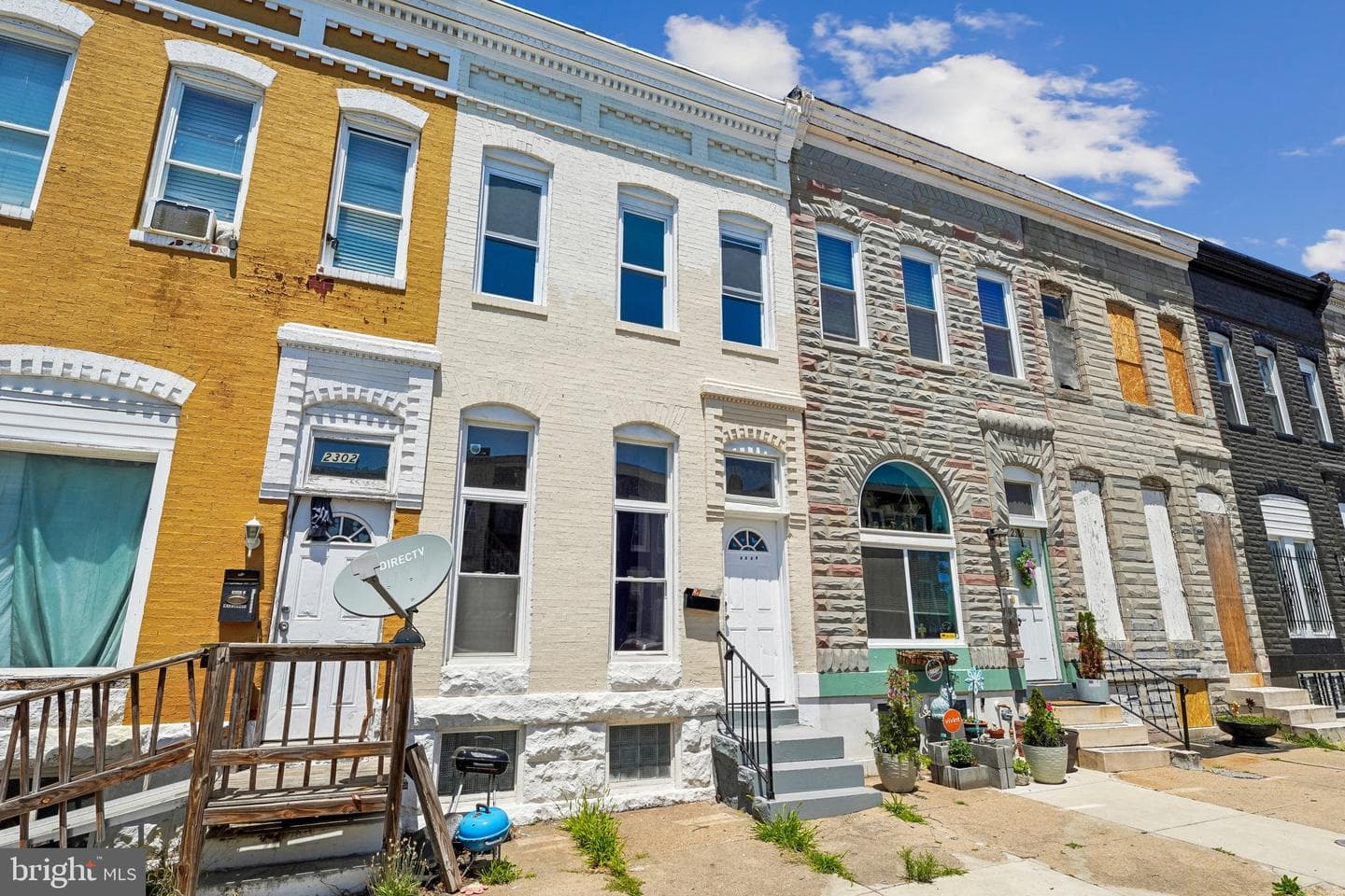2304 E Lafayette Avenue photo 3